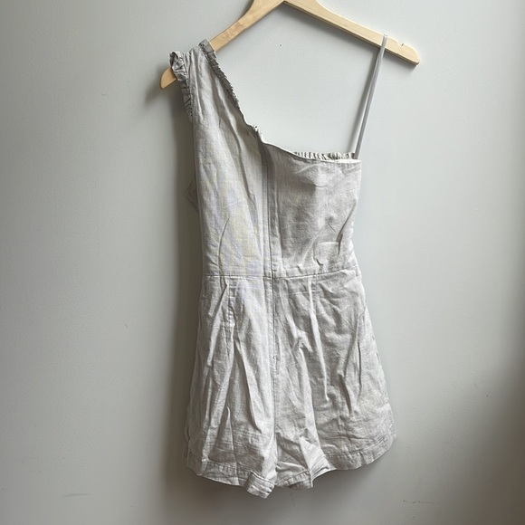 RUBY AND JENNA GREY ONE SHOULDER ROMPER - Picture 4 of 4